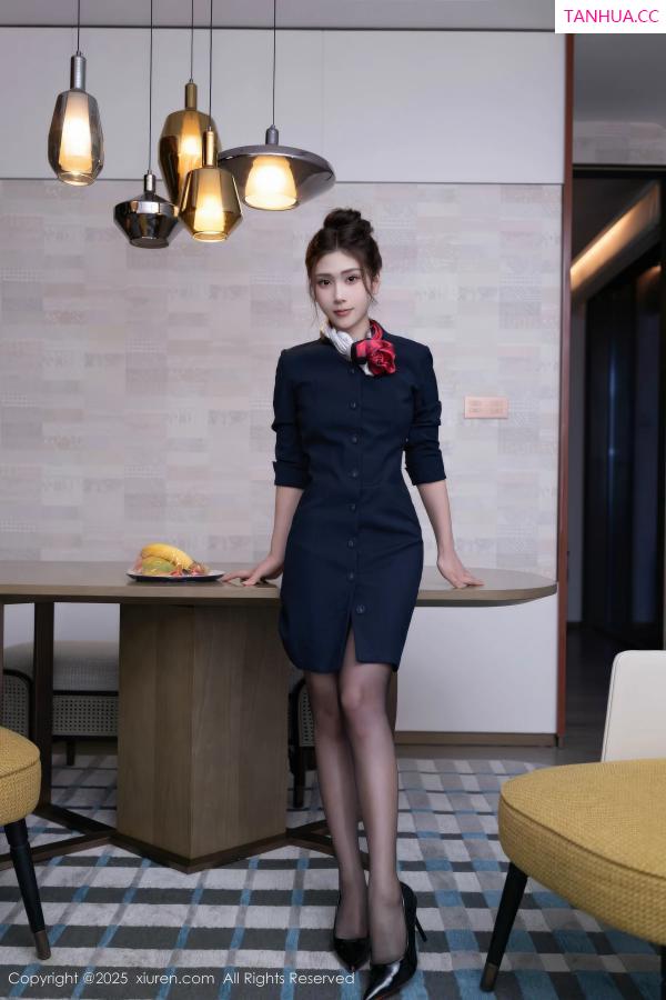   [XiuRen]高清写真图 2025.11.13 No.10982 刘婷婷 空姐制服第3张图片